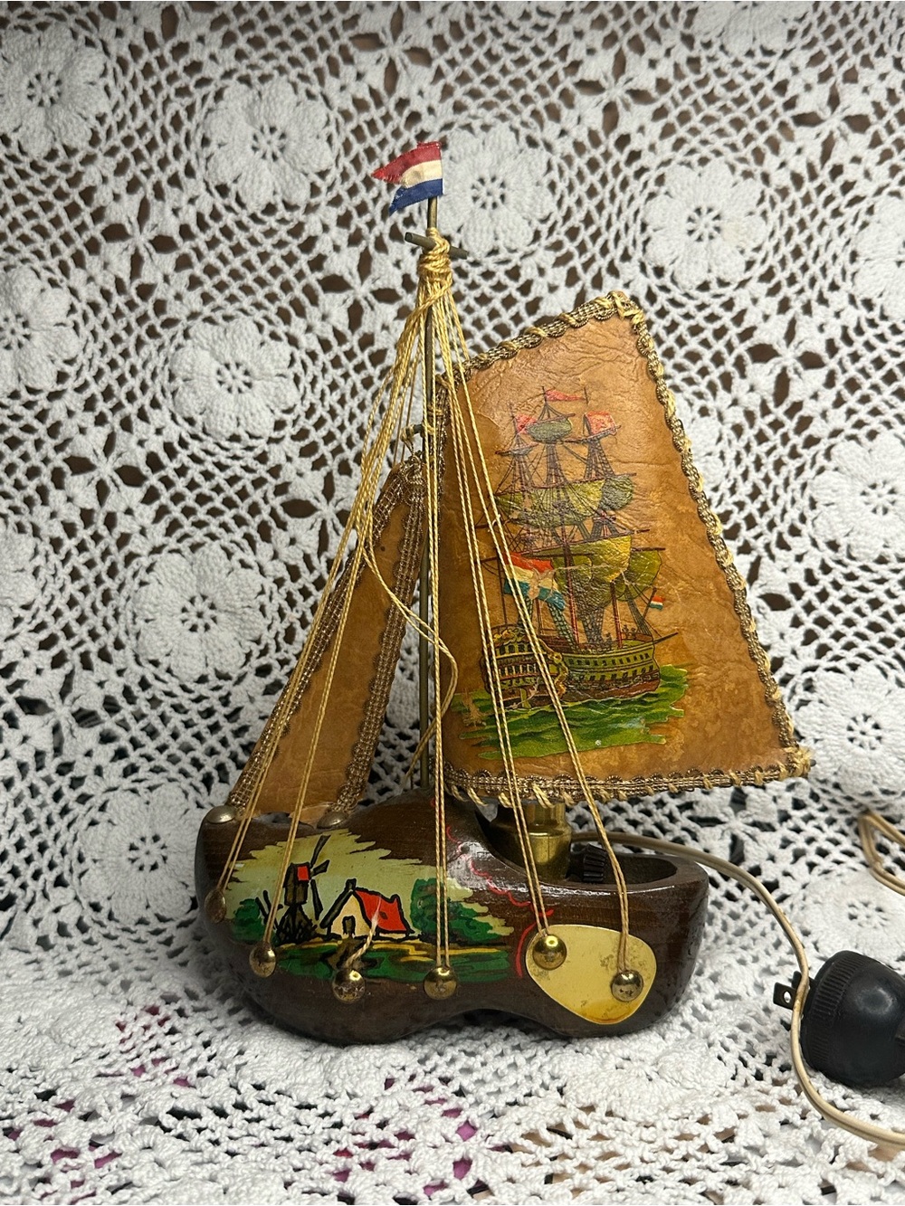 Vintage Hand-Painted Nautical Dutch Ship/Clog nightlight/lamp, Folk Art, Klompen